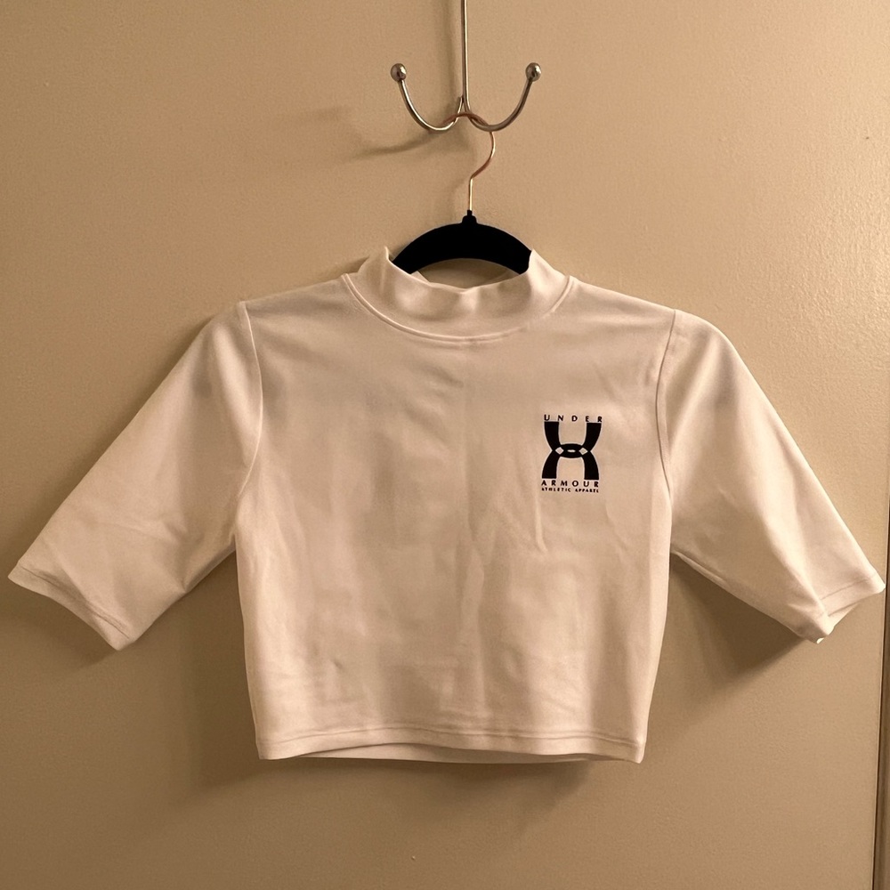 Tight Fit Under Armour Cropped Top- original logo